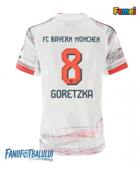 Bayern Munich Leon Goretzka #8 Tricou Fotbal Replică 2025-26 Femei Deplasare